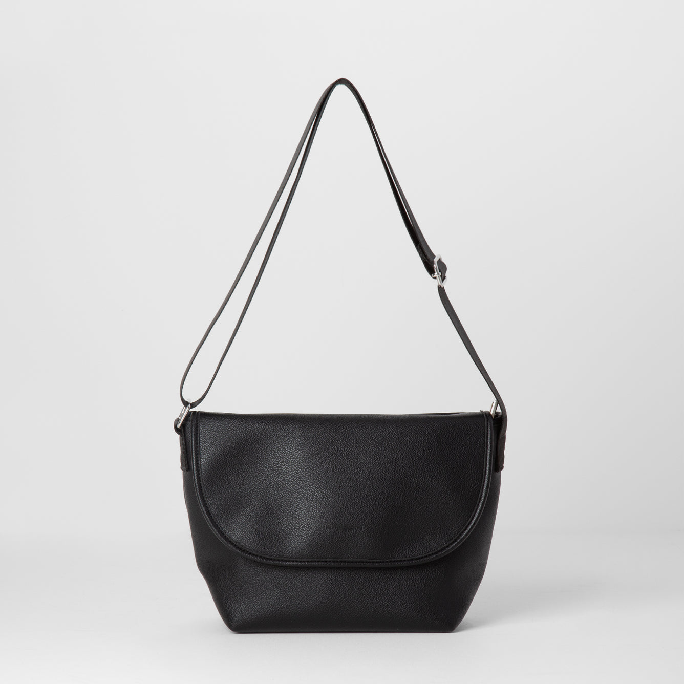 剣持⼑也 メッセンジャーバッグ