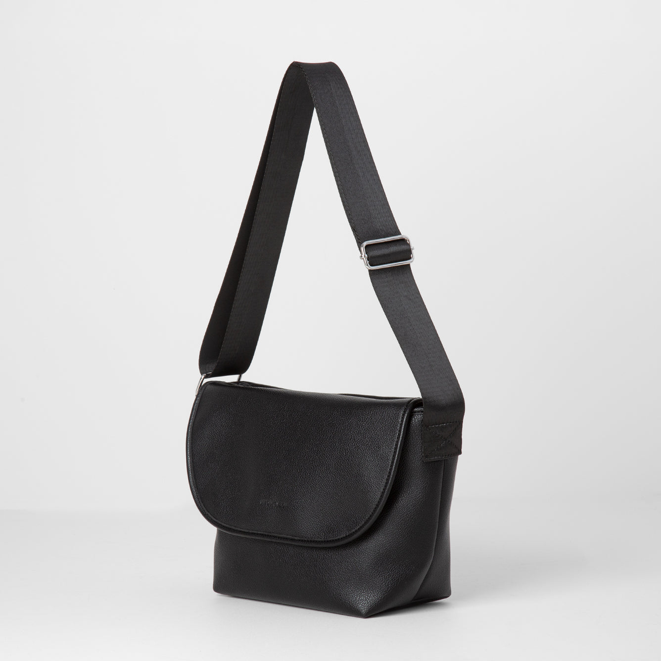 剣持⼑也 メッセンジャーバッグ