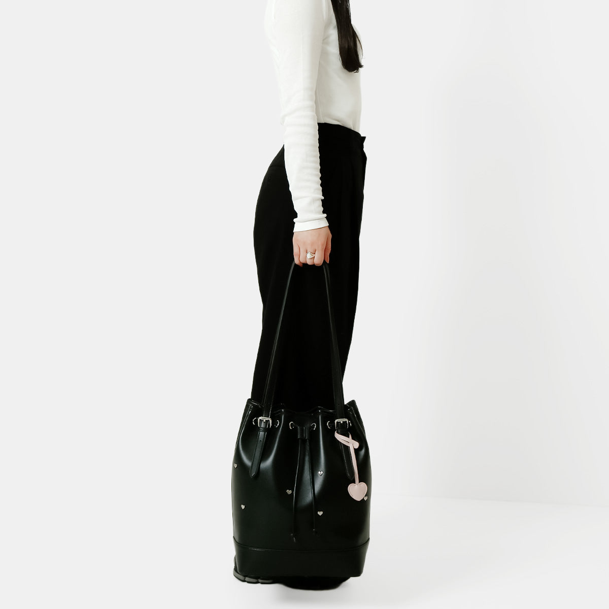 魔界ノりりむ ハートスタッズバケットバッグ