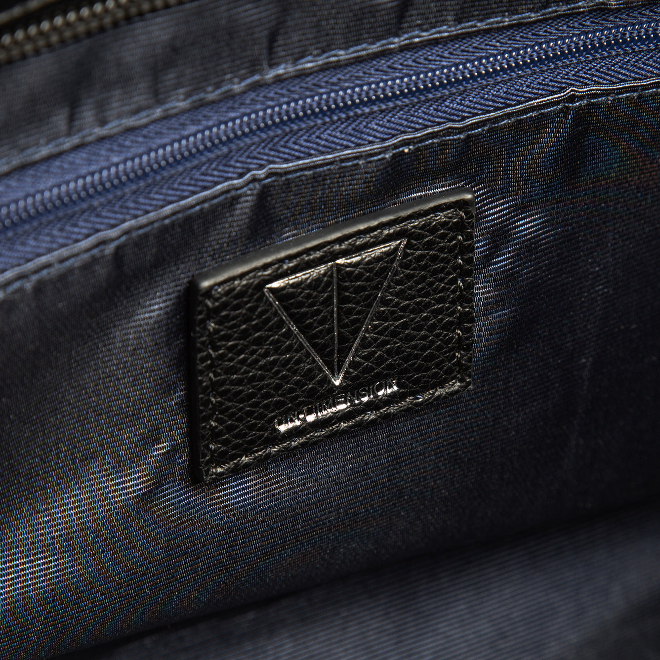 剣持⼑也 メッセンジャーバッグ