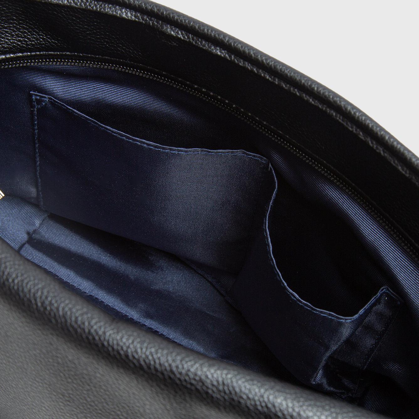 剣持⼑也 メッセンジャーバッグ