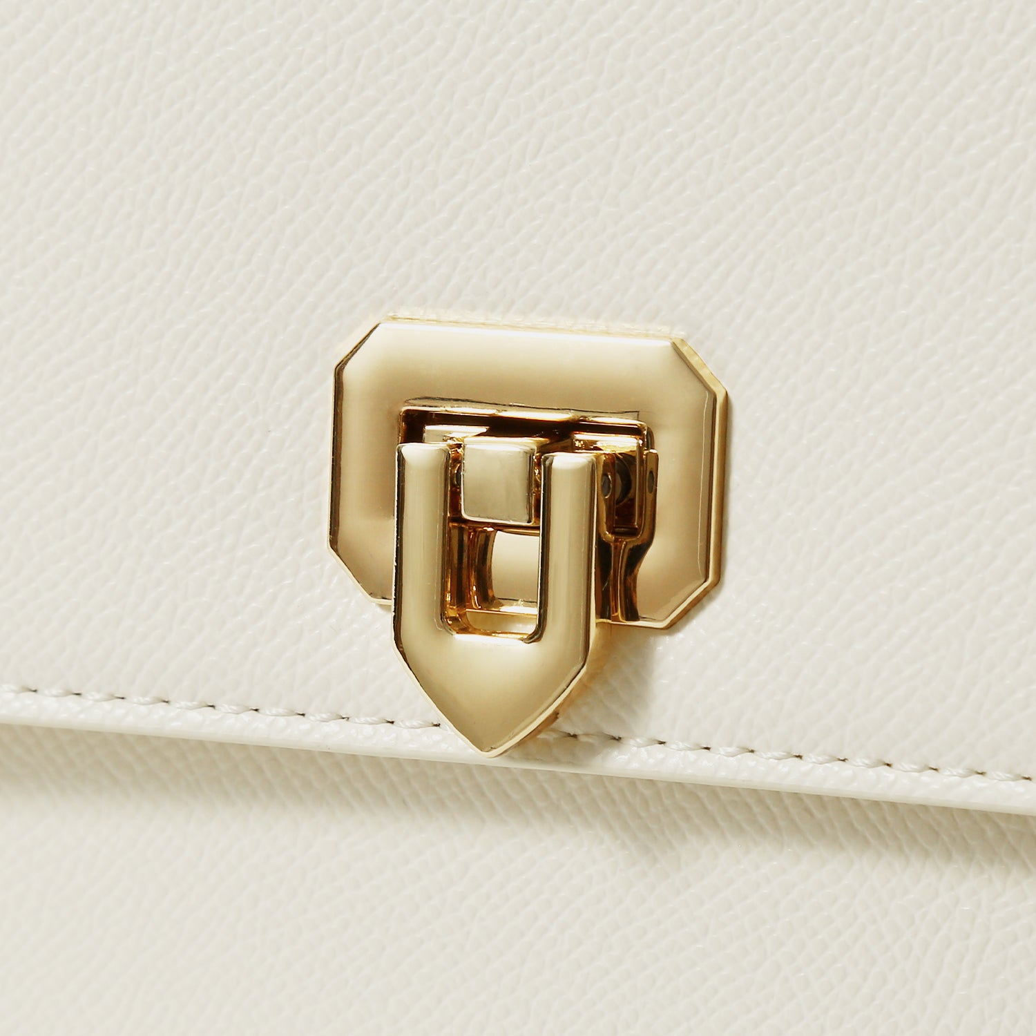 リゼ・ヘルエスタ バックルミニショルダーバッグ