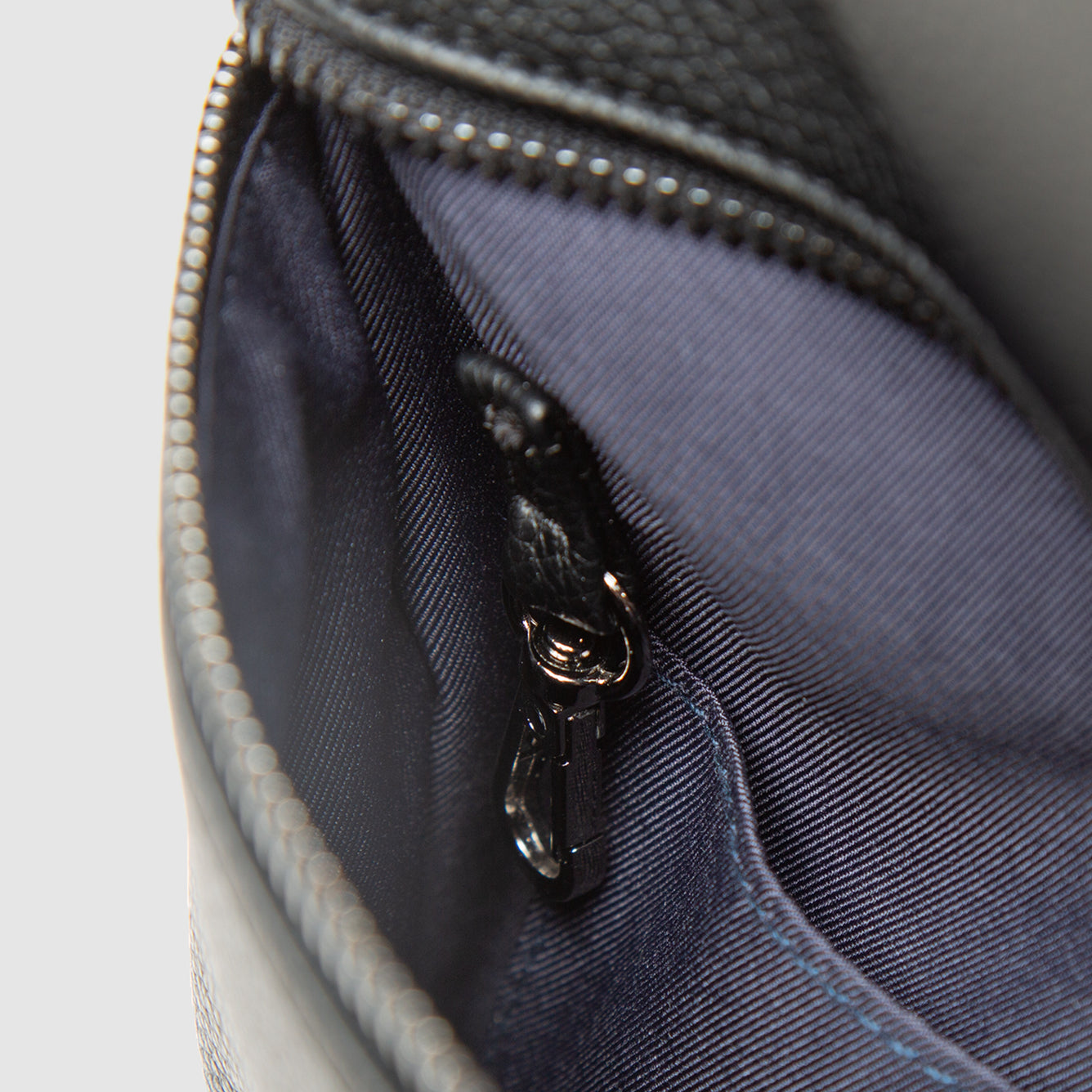 剣持刀也 サイドポケットデイパック