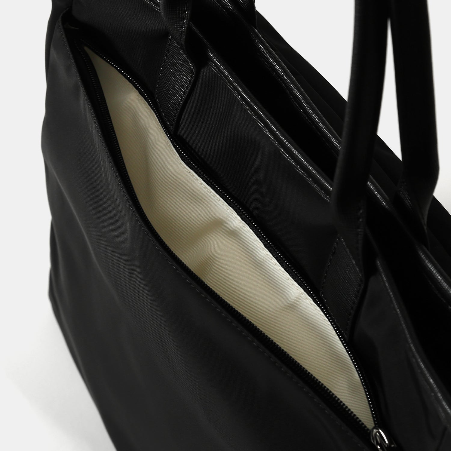 リゼ・ヘルエスタ ワイドポケットヘルメットバッグ