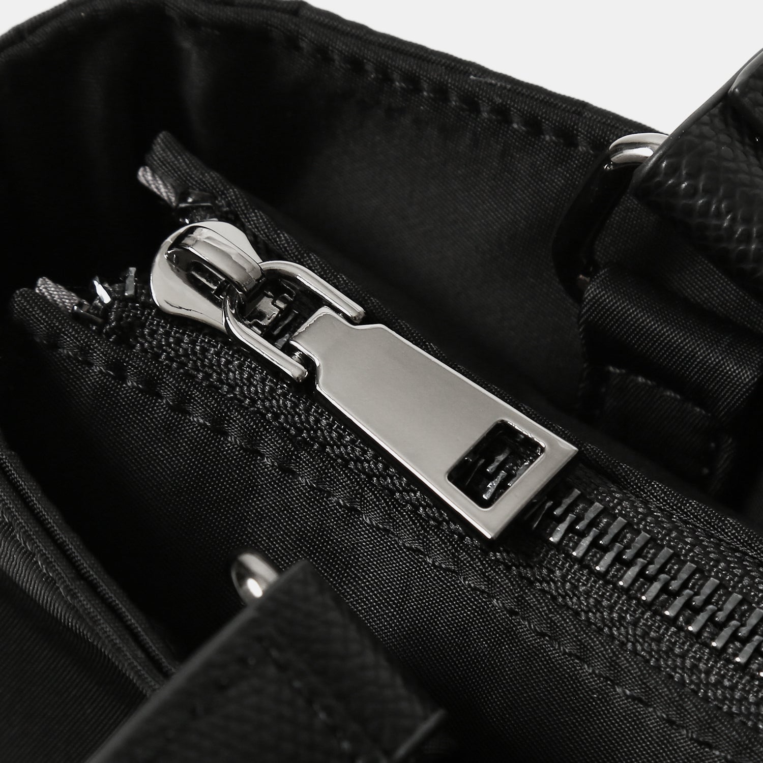 加賀美ハヤト 2wayナイロンミニバッグ